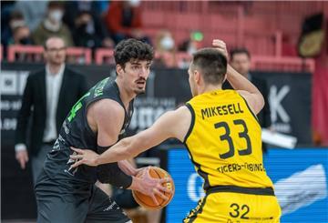 Bernat Vanaclocha Sanchez (links) ist Spanier und spielt als Basketball-Profi bald in Bremerhaven.