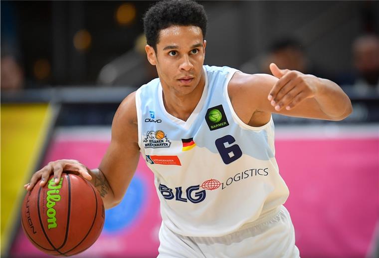 Eisbären-Profi Anthony Canty engagiert sich sozial Eisbären-Profi Anthony Canty steckt viel Herzblut in sein Integrationsprojekt „Breaking Borders“.