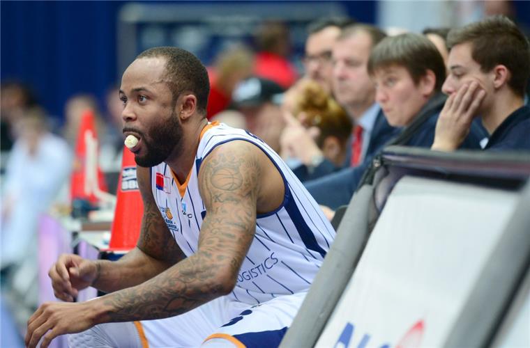Eisbären Bremerhaven stehen gegen MBC unter Druck Eisbären-Teamkapitän Jerry Smith will mit seiner Mannschaft unbedingt wieder einen Sieg einfahren. Foto Scheer
