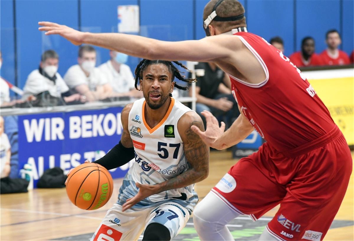 Die Eisbären spielen früher gegen Phoenix Hagen Eisbären-Topwerfer Trey Davis (links) und seine Teamkollegen haben noch jede Menge Spiele vor der Brust. Am Mittwoch, 31. März, kommt Phoenix Hagen ins Trainingscenter.
