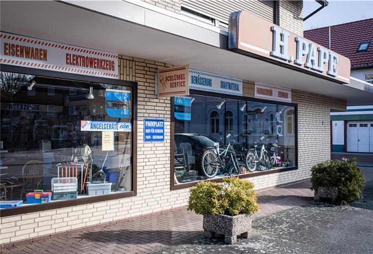 Hagener Traditionsgeschäft schließt Eisenwarenhändler und Ladenbesitzer Hartmut Pape aus Hagen im Bremischen schließt sein Geschäft.