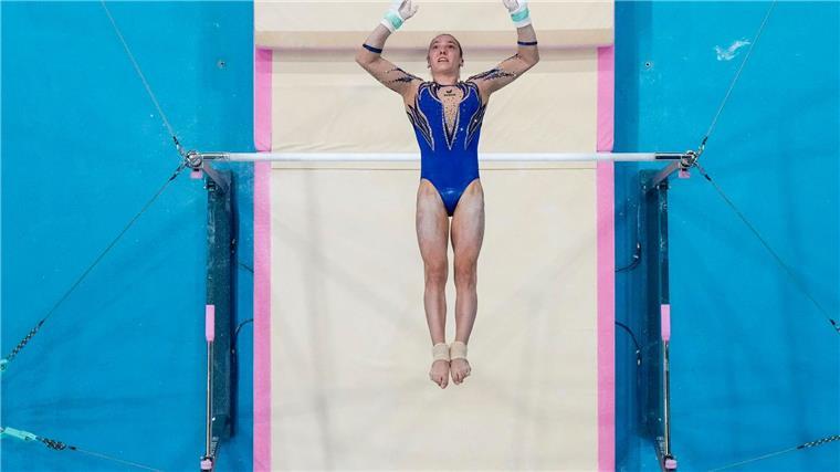 Elegant am Stufenbarren: Helen Kevric.