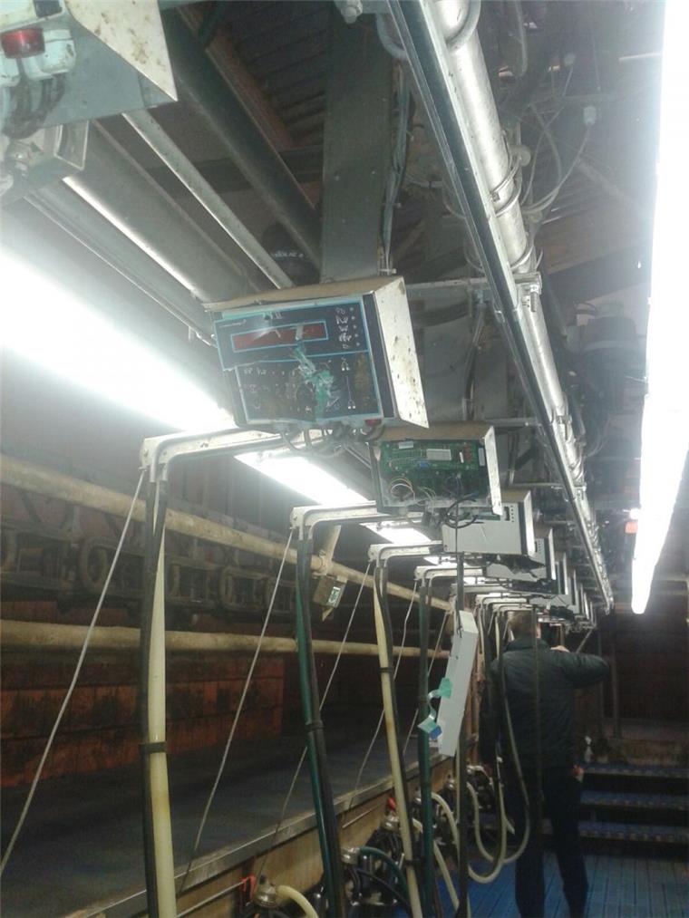 Unbekannte randalieren in einem Kuhstall in Appeln Elektronik zerstört: Vandalismus in einem Stall in Appeln. Foto privat