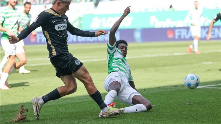 Fürth verpasst Sieg gegen Elversberg - Noll rettet Punkt Elfmeter oder nicht? Lange wurde die Szene begutachtet.