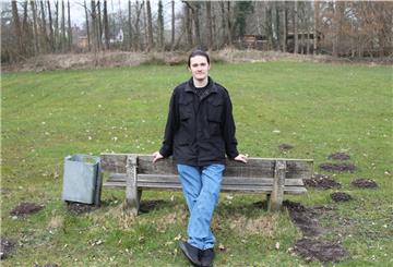 Elia Engeln (15) ist seit gut zwei Jahren Jugendortsvorsteher von Bokel und setzt sich für den Neubau eines Spielplatzes auf dieser Fläche gegenüber dem Eingang zum Waldbad ein.
