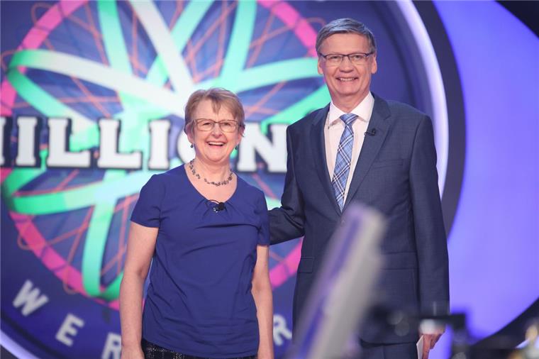 So schlägt sich die Nordenhamerin Ellen Reim bei "Wer wird Millionär?" Ellen Reim aus Nordenham mit Moderator Günther Jauch.