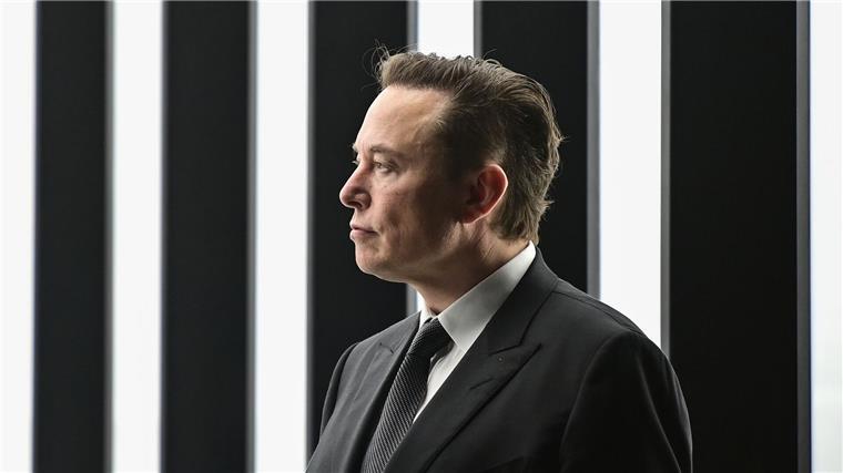 Elon Musk kauft Tesla-Aktien für eine Milliarde Dollar Elon Musk lässt den Tesla-Kurs vor einer wichtigen Aktionärsabstimmung mit einem Aktienkauf steigen. (Archivbild)