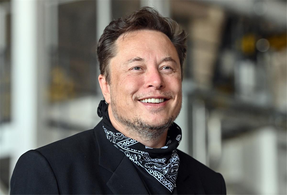 Elon Musk will den Online-Dienst Twitter nun doch kaufen Tech-Milliardär Elon Musk