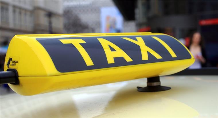 Eltern aus Hamburg haben ihr Neugeborenes auf der Fahrt vom Krankenhaus nach Hause in einem Taxi vergessen.