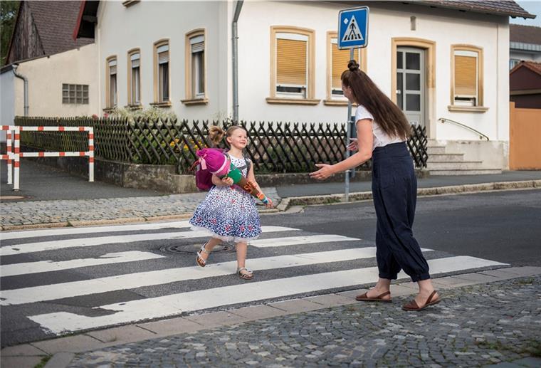 Tipps für einen sicheren Schulweg Eltern sollten mit ihren Kindern den Schulweg üben.