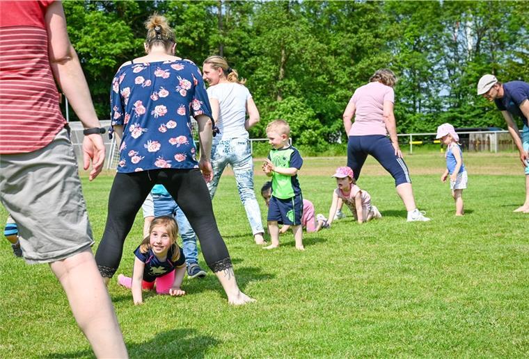 Bremerhaven: Sportvereine starten durch Eltern und Kinder mussten ein halbes Jahr aufs Turnen verzichten: Jetzt geht es zur Freude aller vorzugsweise draußen wieder los.