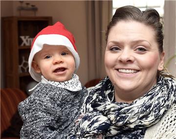 Emil und seine Mutter Jessica Anton freuen sich auf das gemeinsame Weihnachtsfest zu Hause. Nach all den Monaten im Krankenhaus ist das für die beiden Lunestedter alles andere selbstverständlich.