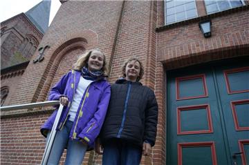 Emily (13) und ihr Bruder Emilian (12) sind zum ersten Mal nach zwei Jahren wieder nach Deutschland gereist. 