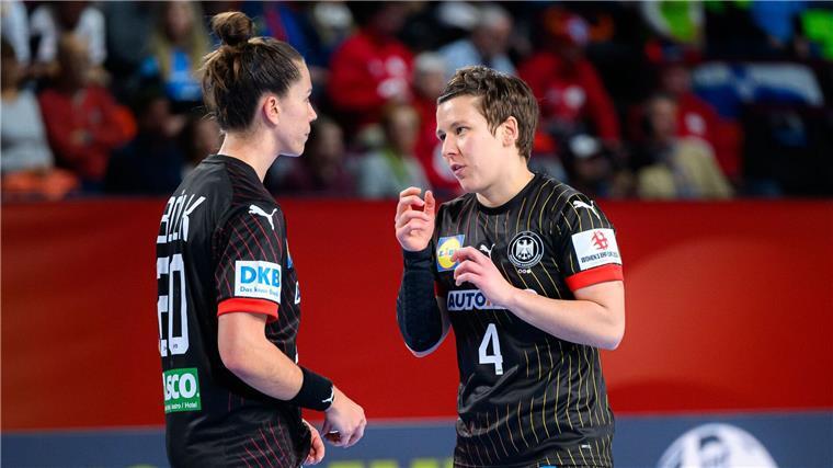 Emily Bölk (l.) und Alina Grijseels führten das DHB-Team seit 2021 an. 