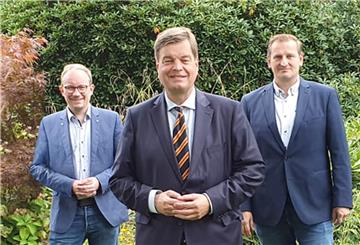 Enak Ferlemann (CDU, Mitte) kann sich über mangelnde Interessenten fürs Landtagsmandat von Lasse Weritz (links) nicht beschweren. Einer von ihnen ist Claus Seebeck (rechts).