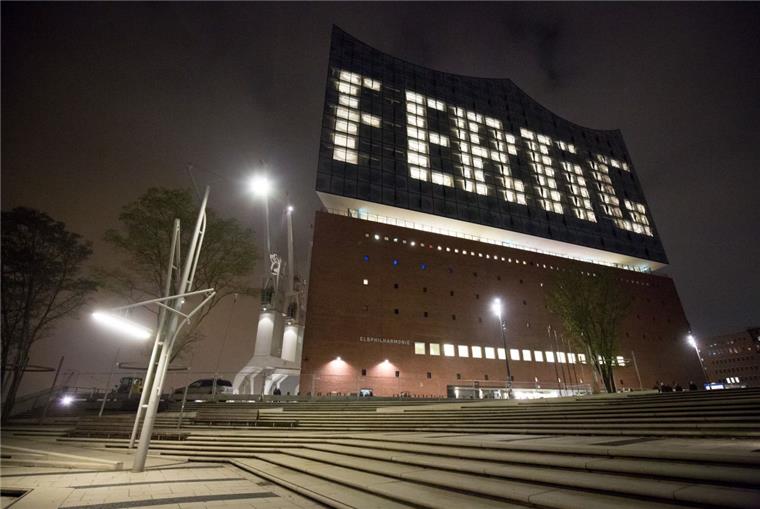 Mit Bildergalerie: Das habt ihr über "Elphi" garantiert noch nicht gewusst Endlich fertig! Knapp 10 Jahre nach der Grundsteinlegung im April 2007 wird die Elbphilharmonie am 11. Januar 2017 feierlich eröffnet.