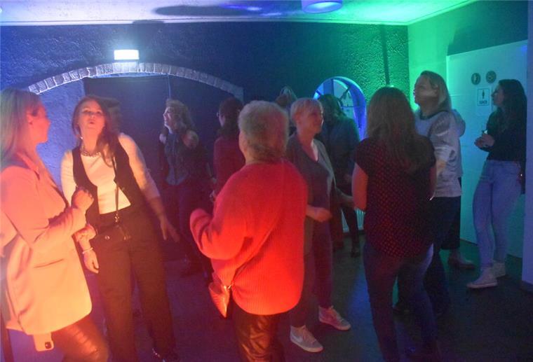 Ausverkaufte Hütte bei „Mama tanzt“ und beste Stimmung Endlich tanzen, tanzen, tanzen...das erste Event war ausverkauft.