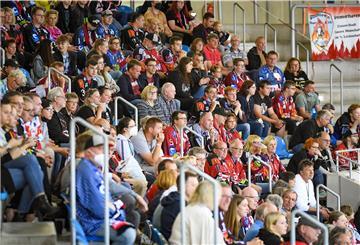 Endlich wieder Fans in der Eishalle: Öffentliches Training der Fischtown Pinguins mit dem Test eines Kontaktverfolgungs-Systems.