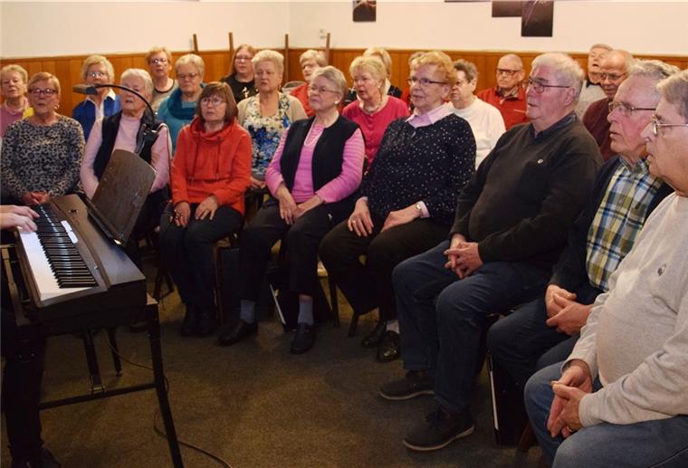 Chöre würden gerne singen Eng beeinander saßen Anfang März die Mitglieder von Absiliat bei einer Chorprobe. Inzwischen pausiert der Chor seit fast vier Monaten wegen der Corona-Beschränkungen.