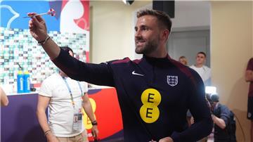 Englands Luke Shaw berichtete von einer kleinen Stichelei seines niederländischen Vereinstrainers Erik ten Hag.