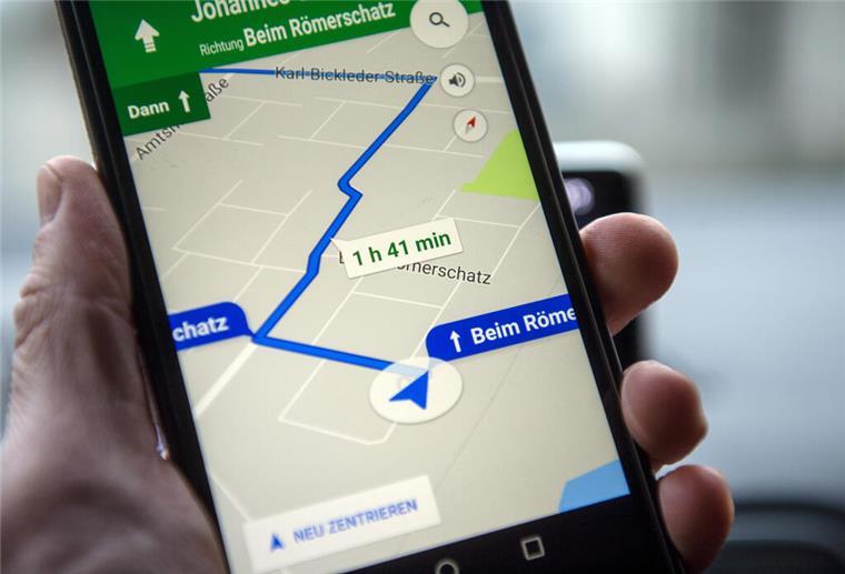 Radwege in Google Maps anzeigen: Mit diesen drei Klicks klappt‘s Entdecke lokale Radwege mit Google Maps: Einfach die Radfahren-Option aktivieren und offline speichern für die nächste Tour.