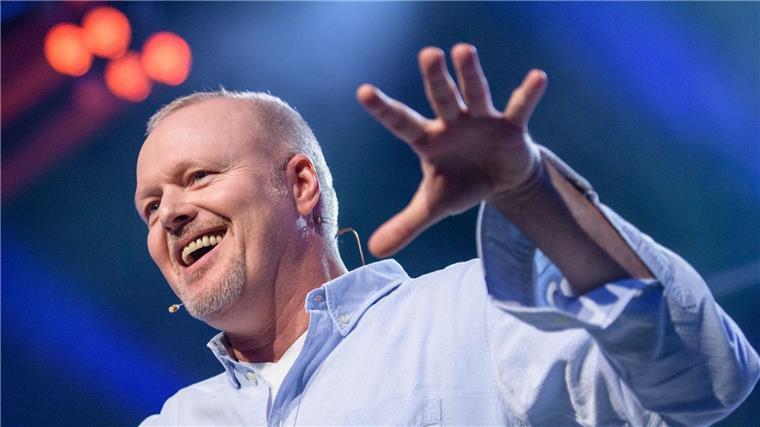 Entertainer Stefan Raab boxt bald gegen Regina Halmich. (Archivbild)