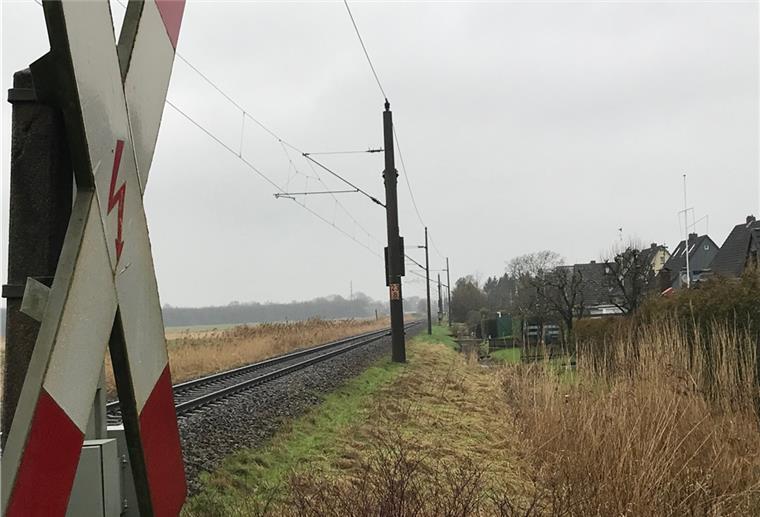 Brake: Bürger haben viele Fragen zu geplanter Lärmschutzwand Entlang der Bahnstrecke in Brake soll eine Lärmschutzwand auf dem Gleiskörper gebaut werden. Über den Sachstand der Planung wurde nun informiert.