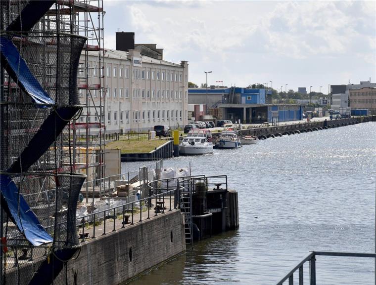 So sehen die Planungen für das Geestemünder Werftquartier aus Entlang dieser Wasserflächen und Kajen soll das neue Werftquartier bis runter zum Fischereihafen entstehen.