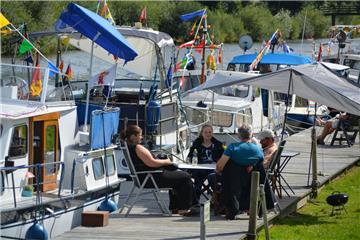Entspannte Stimmung am Kanal. Foto: Scheiter
