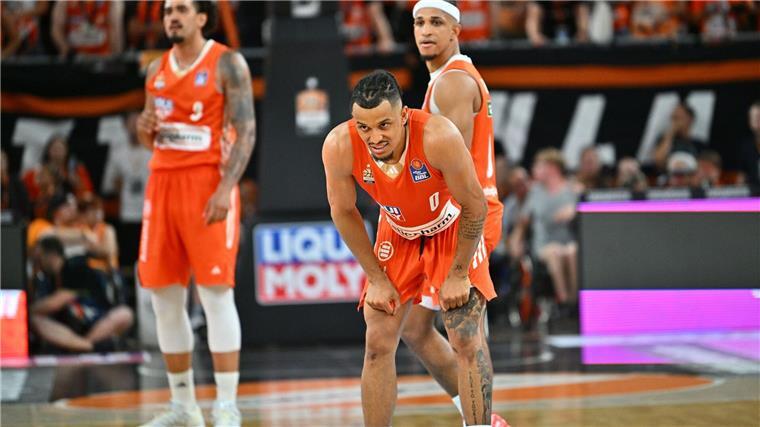 Titel-Thriller: Bayern-Basketballer hoffen auf Happy End Enttäuschte Gesichter: Die Ulmer konnten ihren ersten Matchball nicht nutzen.