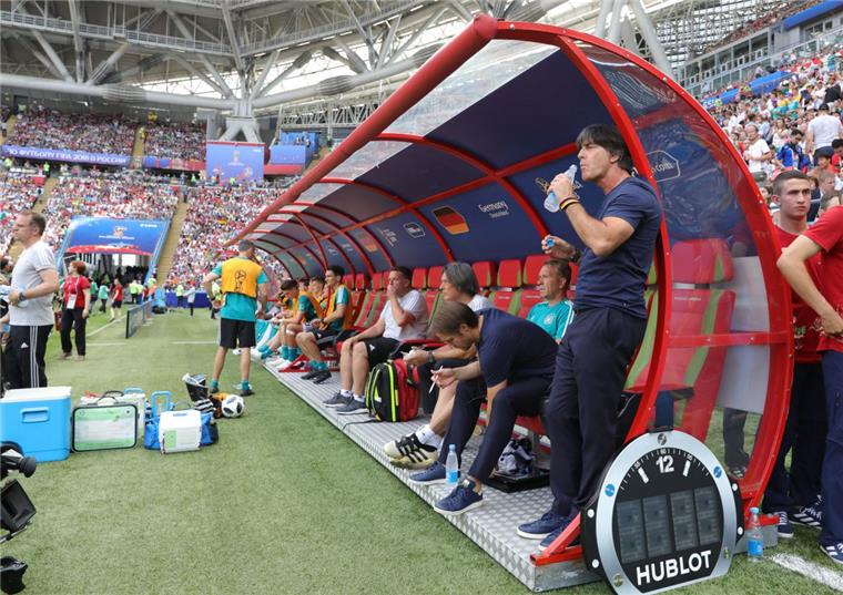 Beschämendes 0:2 gegen Südkorea: Deutschland fliegt aus WM-Turnier Enttäuschung bei der deutschen Mannschaft und Bundestrainer Joachim Löw.