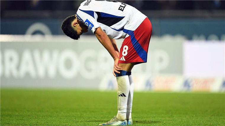 Kein Einstellungsproblem: Baumgart verteidigt HSV-Spieler Enttäuschung beim HSV: Daniel Elfadli nach der Niederlage in Braunschweig.