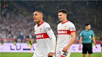 Enzo Millot (l.) gehörte zu den überragenden Stuttgarter Spielern beim Sieg gegen Dortmund.