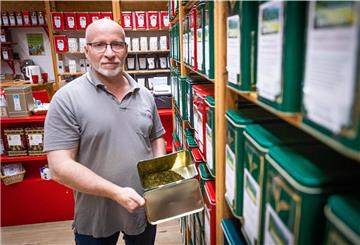 Er hat wie die meisten anderen Karstadt-Mieter nun seine Kündigung erhalten: Markus Wesselowsky wird zum 1. Februar mit seinem Teegescha¨ft Sprickerhoff in die Fußgängerzone umziehen.