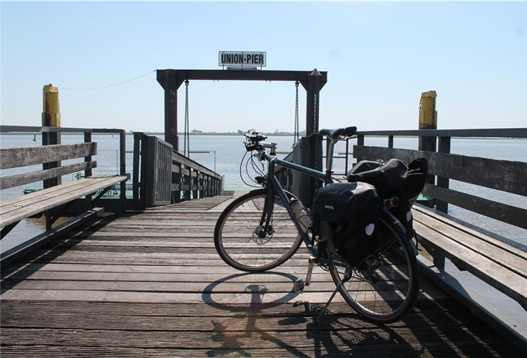 Cuxland: Diese Radtour ist so schön wie ein Kurzurlaub Er ist einer der Lieblingsplätze der Nordenhamer und ein wunderbarer Ort für einen Zwischenstopp: Näher als auf dem Union-Pier kommt man der Weser entlang der Radtour nur ganz selten.