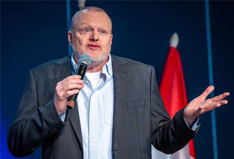 ESC-Analyse: Der Untergang des Raabendlands - oder nicht? Er muss das Ergebnis nun erklären: Stefan Raab hatte einen Spitzenplatz als Ziel ausgegeben.