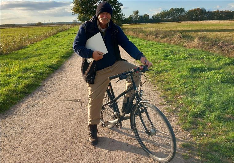 Alexander Dettmar zeigt seine Schau „Zeitspuren“ in der Worpsweder Kunsthalle Er schlägt sein Atelier oft draußen auf: Alexander Dettmar an der Hamme.