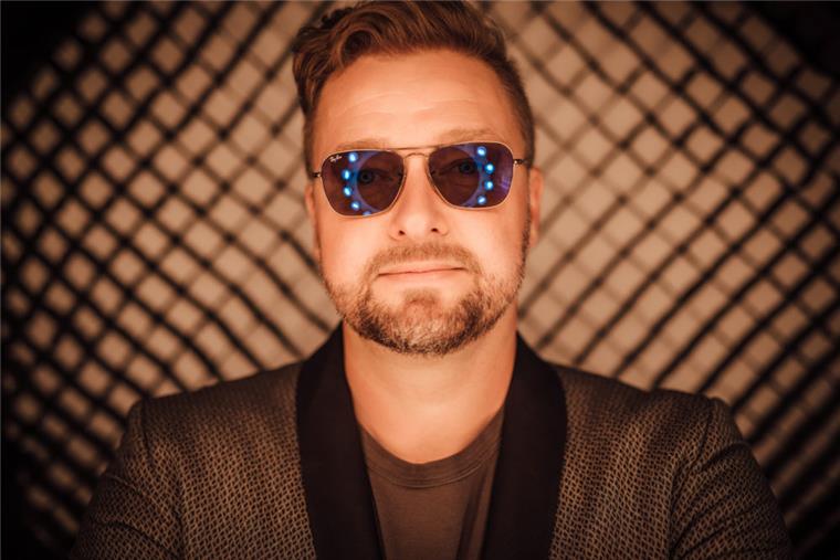 Er weiß, wie es geht: Rob Hardt legt bei der Soulfoodnight im Weserstrandbad in Bremerhaven auf. 