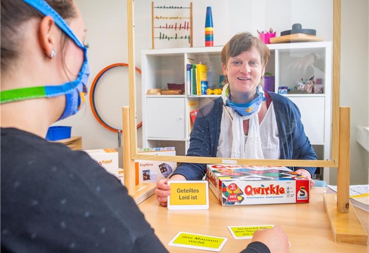 Therapeuten erreichen Patienten nicht Ergotherapeuten sorgen sich um die Lernfortschritte ihrer Kunden bei Besuchsverboten der Branche in Pflegeheimen.