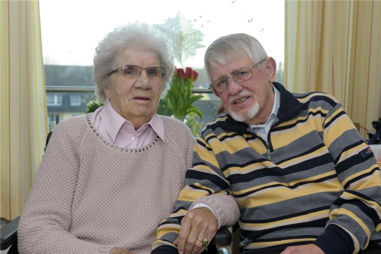 Dieses Paar aus Bremerhaven ist seit 65 Jahren verheiratet Erich und Elsa Balk feiern ihre Eiserne Hochzeit: Seit 65 Jahren gehen sie gemeinsam durchs Leben.