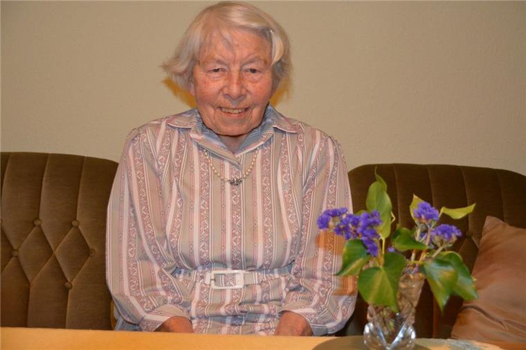 Herzlichen Glückwunsch zum 100. Geburtstag Erika Friedrichs blickt auf ein ganzes Jahrhundert voller Leben zurück. Die Seniorin feiert heute ihren 100. Geburtstag.