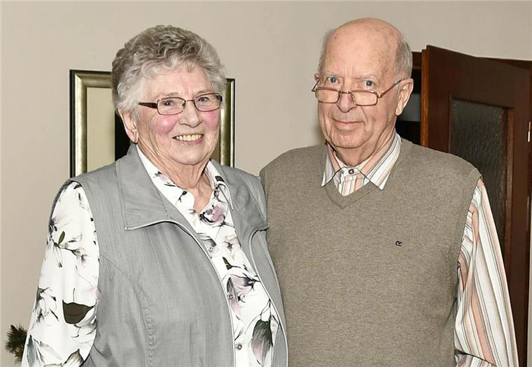 Diamantene Hochzeit: Diese Cuxländer sind 60 Jahre verheiratet Erika und Wilfried Kuhl haben am 17. Januar 1958 in Padingbüttel geheiratet. Heute feiern sie in Nordholz ihre diamantene Hochzeit.
