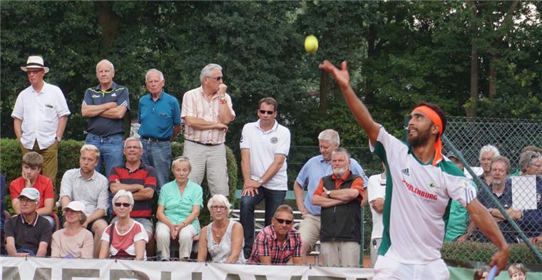 Buch erinnert an Seestadt-Spitzentennis Erinnerungen an das Spitzentennis des BTV: Hier hat Marc Sieber den Ball im Blick.