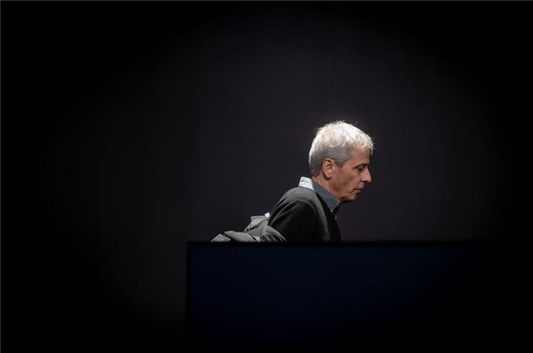Medien: BVB-Trainer Favre in Barcelona auf der Bank Erlebt gerade dunkle Zeiten mit seinem BVB: Dortmunds Trainer Lucien Favre.