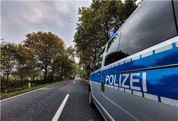 Ermittlungen an der Unfallstelle: In Höhe der Ortschaft Bockhorst kam es am Dienstagmorgen zu einem Verkehrsunfall. Dabei wurden mehrere Personen schwer verletzt.
