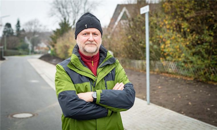 Straßensanierung: Mega-Rechnung für Anwohner in Bremerhaven Mit Verspätung: Ernst Haacke muss 23000 Euro für den Ausbau der Lycker Straße bezahlen. Die Straße wurde vor Jahrzehnten provisorisch hergerichtet. Dass sie jetzt fertiggestellt wird, ärgert etliche Anwohner.