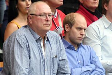 Ernste Gesichter bei den Eisbären-Geschäftsführern: Wolfgang Grube (links) und Marc Bergmann arbeiten gerade mit Hochdruck an der Zukunft der Bremerhavener. Eine Tendenz gibt es noch nicht.