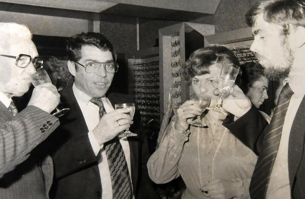 Eröffnung in der Friedrich-Ebert-Straße 34 im November 1978 (von links): Herrman...