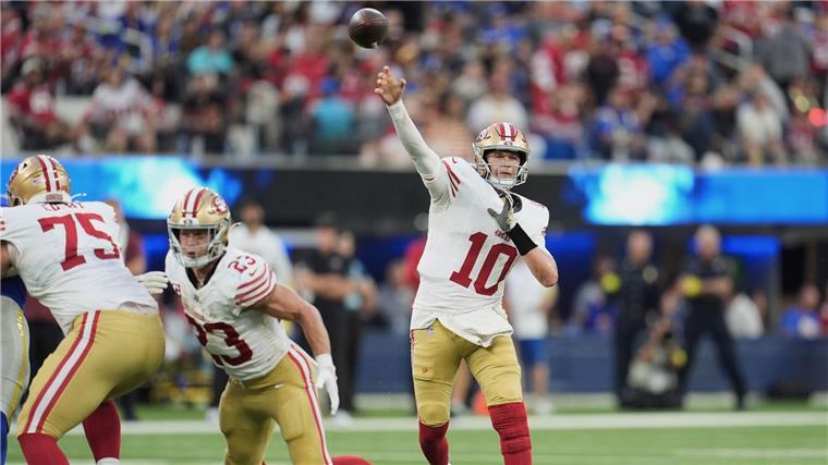 NFL-Krimi: 49ers bezwingen Rams trotz Notbesetzung Ersatz-Quarterback Mac Jones führte die 49ers mit einer starken Leistung an.