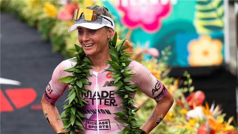 Lächeln nach dem Leiden: Philipp WM-Dritte beim Hawaii-Drama Erschöpft, aber glücklich: Laura Philipp holte sich Platz drei auf Hawaii.